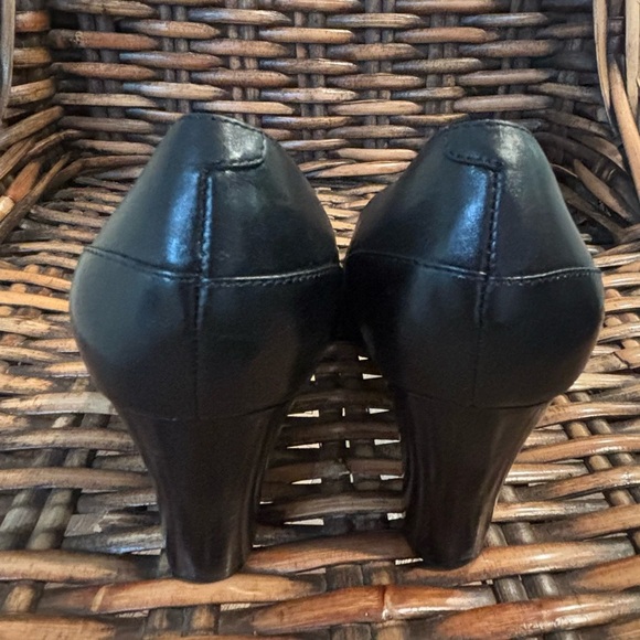 AEROSOLES Black Classic Heels with Medium Block Heel - Picture 7 of 11